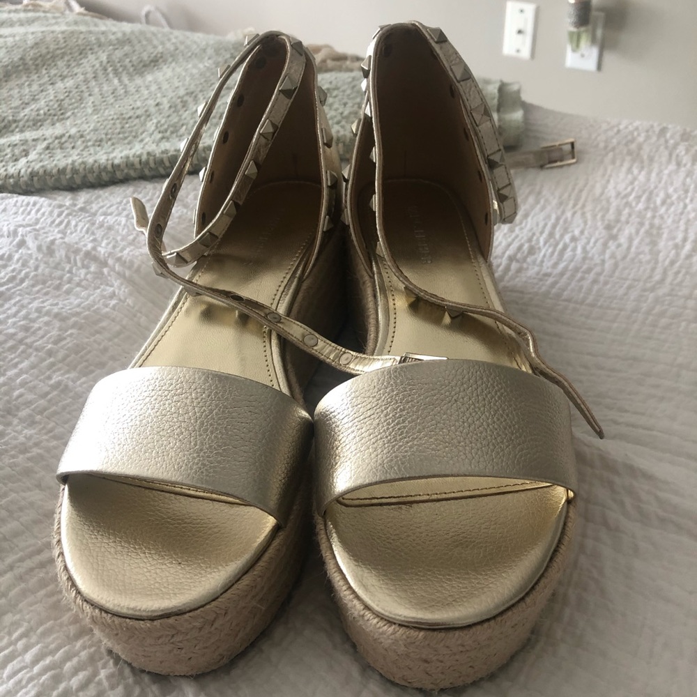 Marc fisher gold wedge sandals